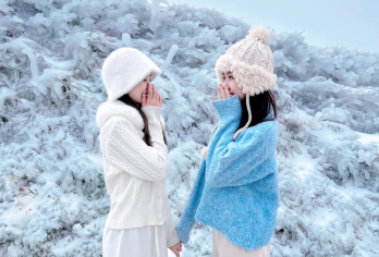 湖南永州+云冰山旅游景区一日游【南方雪乡】观雪景/冰挂/云海【[云冰山]横跨湘粤，是南方罕见的冰雪景观带。冬季雾凇漫山，云海翻涌，宛如仙境，被誉为“南岭的冰雪王国】