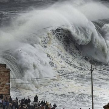 葡萄牙纳萨尔&纳扎雷-带你去看浪