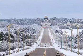 【一日穿越，双倍震撼】成吉思汗陵+库布齐沙漠一日【小团接送】【『拒绝套路』本产品严格遵循“纯玩无购物”原则，拒绝任何形式的隐形消费与时间浪费】