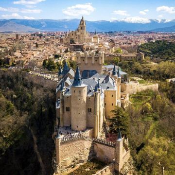 西班牙马德里古城塞多维亚（古罗马渡槽）+阿尔卡萨城堡一日游