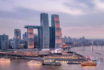 重庆市内夜景私家团|拍洪崖洞全景|夜乘长江索道|船游两江四岸【弹子石老街，漫步 12 级阶梯式老街，打卡复古建筑】