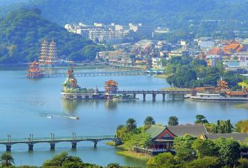 高雄包车一日游: 驳二艺术特区+旗津岛+爱河(高雄出发)【高雄出发，自由调配时间超弹性，交由专业的中／英 司机载你四处走】