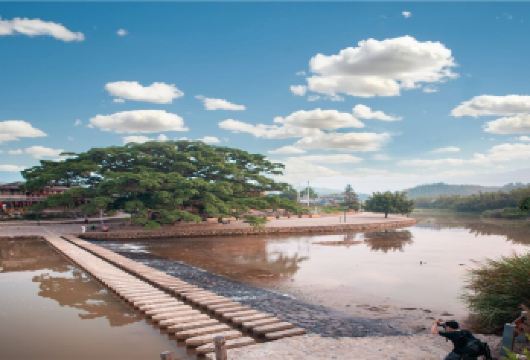 南靖云水瑶古镇一日游+全程讲解+含圆笼特色餐+接送【[深度文化讲解]配备持证国导讲解，他们不仅熟悉土楼的地理和历史文化，还能为您提供深入的讲解。】