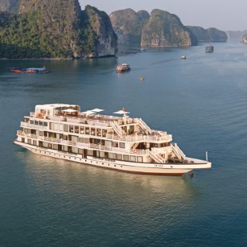 下龙湾过夜游（五星级Arcady精品游轮） - 含餐饮、皮划艇、洞穴探险及巴士接送
