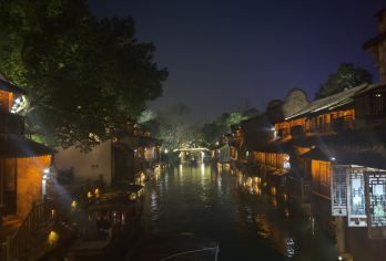 乌镇西栅一日游【上海出发 夜游西栅 赏西栅日夜全景 含门票】【纯玩不进店 天天发班，旅行社直发 不转团不卖团 专线专职导游；】