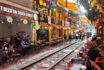 越南+河内城市之旅（火车街+龙边桥+圣约瑟夫大教堂）一日游【上门接送，行程自由 安心畅游 中文司导 行程可调】