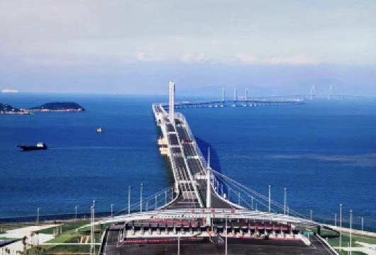 坐车上港珠澳大桥+珠海标志景点一日游|私家小团上门接送【私家旅行：一单一团，不拼客，享专属旅行；品质服务：5座/7座车上门接送，专职司机护航】