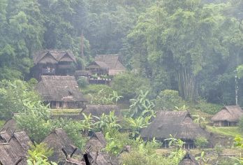 云南临沧翁丁原始部落+千米国画长廊+天坑一日游中英文服务【翁丁部落探佤族秘境，千米画廊叹自然神工，幽深天坑藏地球密码。】