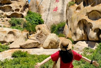 新疆博乐阿拉山口口岸+怪石峪边境一日游【6人小团】【探博乐秘境，走进中哈边境，实现博乐周边游自由。2人起发天天发团。】