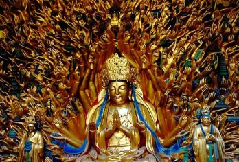 探索更多重庆大足石雕一日日游【对中国*杰出的联合国教科文组织世界遗产之一的赞赏 一日日游的大足石刻之旅，是一次进入令人叹为观止的宗教艺术和古代哲学世界的旅程。 旅游团从酒店接您，送您到您想去的任何地方。】