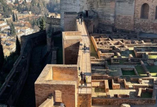 西班牙格拉纳达市区精华线路-阿尔罕布拉宫等-可包车-精选【专属客服和本地中文司机，一家一团包车】