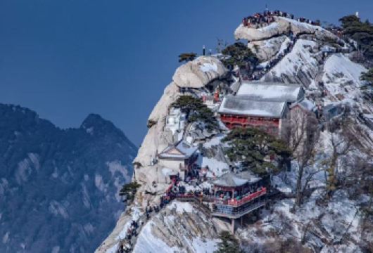 【挑战华山】舒适直通车+登山水&手套贴心礼包，轻松登顶【真直达，无换乘。华山景区往返一站式直达，告别多次转车麻烦，将时间与精力全部留给风景】