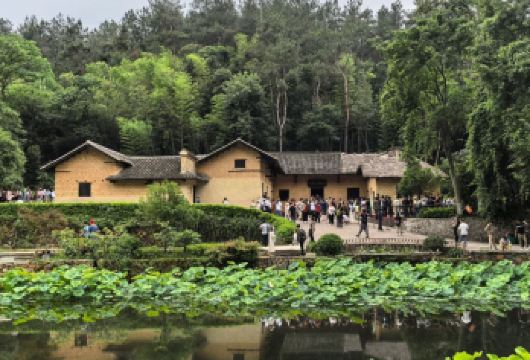 充实游·韶山新体验【故居+铜像+南岸私塾】可办通行证+讲解！【[优质资源]严选精华景点，3年以上经验丰富专线导游带团；深度参观伟人故里，拒绝走马观花】