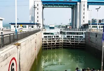 宜昌+三峡大坝半日游【上午班】+宜昌东站接丨感受国之重器【纯玩自由行，无购物不进店，专业客服24h在线为您服务，高驾龄司机为您保驾护航，让您的出游更加舒心！】