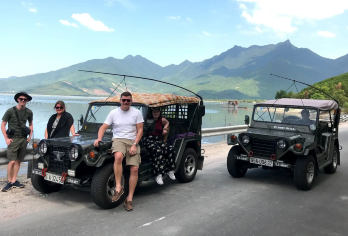 山茶半岛吉普车之旅——探索自然风光、历史遗迹和观音菩萨像【前往 29 号雷达站和班科峰——在山顶最高点探索战争遗迹和传说。 参观灵应寺的观音菩萨像——欣赏67米高的佛像和风景秀丽的沿海寺庙。 体验吉普车冒险之旅——驾驶经典的敞篷军用吉普车，探索人迹罕至的秘境。】