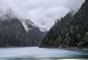 四姑娘山双桥沟长坪沟---成都一品天下地铁口空调直通大巴【四姑娘山，被誉为“中国版的小瑞士”和“东方阿尔卑斯山”，双桥沟，四姑娘山的一部分，全长34公里，】