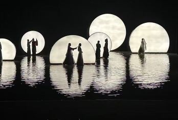 古今交汇·光影华章——北京天安门广场与只有红楼梦戏剧幻城【[一日穿越，双重体验]上午还在天安门广场感受中华民族的厚重历史与磅礴气势，晚上便步入大观园的太虚幻境】