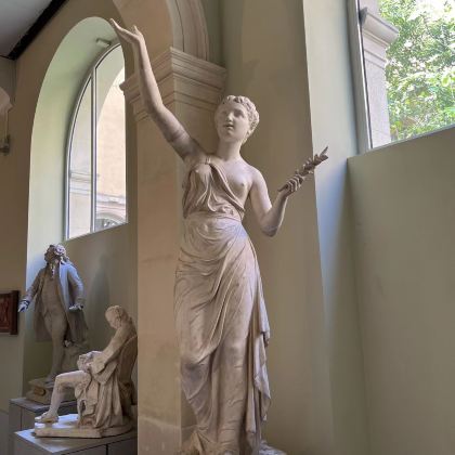 法国马赛周边艾克斯米拉波大道-主座教堂 -格拉内博物馆一日游