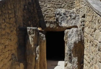 西班牙|马拉加-安特克拉一日游包车 | 世界遗产巨石墓【服务时间：本产品为中文司机专车出行，服务时长为10小时，包括往返接送、景点参观及用餐时间；】