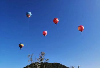 云南腾冲自由行包车一日游【想去那 ，你说了算。赠旅拍】【[景点随意搭配]热海 火山 和顺古镇 北海湿地 叠水河瀑布 滇西抗战记念馆 银杏村 云峰山 。】