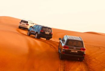 迪拜沙漠营地一日游 沙漠冲沙/骑骆驼/特色表演/晚餐 接送【前往阿拉伯迪拜红沙丘，享受难忘的傍晚沙漠冲沙之旅】
