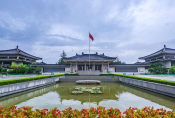 陕西历史博物馆-基础馆+珍宝馆+人工讲解-半日游【平常需提前5天预约，下单请看好日期，95%左右出票率，未出票可全额退，您放心下单。未约到票可随时退，】