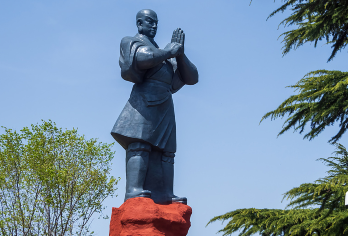 少林寺一日游【15人精品小团*资深导游讲解+接送＋汉服换装】【[福利保障]洛阳市主城区上门接送，拒绝早起赶行程，19座考斯特商务车型让您更舒适。】