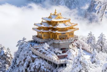洛阳老君山景区一日游【郑州出发+赠送祈福牌+赏雪景】【[郑州直达]当地旅行社一手发团，正规旅游大巴车 直达索道口附近，省时省力】