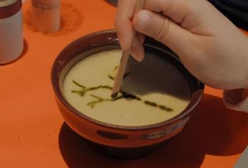 杭州西湖龙井村茶文化体验半日游【宋代点茶+炒茶+品茶】【戴上斗笠，背上茶篓化身龙井茶农，可带上孩子，解锁非遗炒茶技艺亲子时光~】