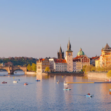 列侬墙+跳舞的房子+旧市政厅+伏尔塔瓦河游船+【中英向导】