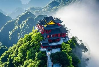 【12人内纯玩团~问道武当】武当山风景区+紫霄宫+金顶一日游【问道武当一日精华游，太子坡，金顶，探紫霄宫，南岩宫秘境，沉浸式问道太极，一日尽赏仙山人文与自然奇观】