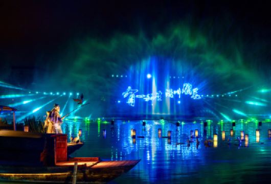 苏州周庄一日游【日夜双船（含门票+摇橹船+游船票）水乡之旅】【严选优秀导游，天天发班，日夜双景体验，当天13点前下单，随定随走。】