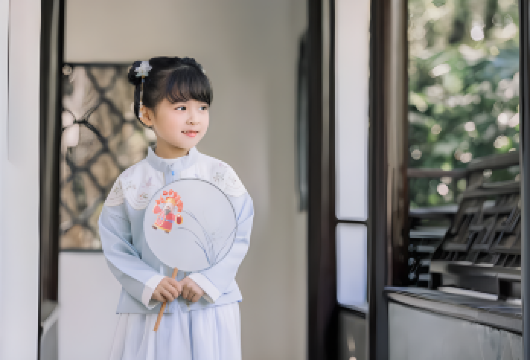 绍兴鲁迅故里+沈园+东湖+兰亭景区+三味书屋+百草园一日活动【曲水流觞处，墨香染千年。王羲之的笔锋穿越时空，在兰亭的竹影间，写下中国文人的风骨与浪漫。】