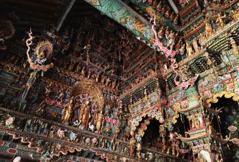 从临汾出发：一日包车游览壶口瀑布和小溪田【[私人定制]专属包车服务，为您打造私密舒适的旅程，灵活的行程安排，避开人群和等待时间。 [安心出行]车内干净无异味，全程无烟环境，确保每次旅程清新舒适，轻松无忧。 [可选景点]参观中国第二大湖口瀑布和明代小溪天寺，寺内有1643尊精美雕像。】