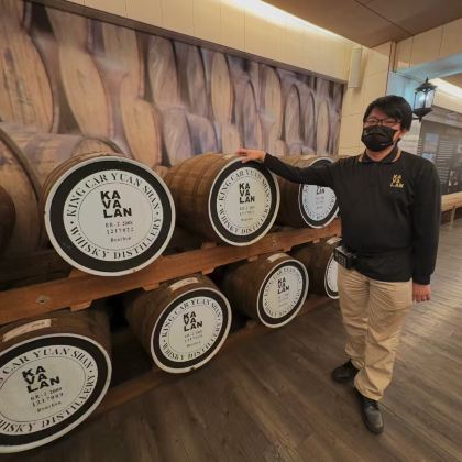 台湾+金车噶玛兰威士忌酒厂+宜兰苏澳港+内埤海滩包车一日游