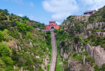 泰山风景区+岱庙一日游【纯玩包车  出发时间灵活 上门接送】【车型齐全，满足多人出行需求，随停随玩，线路自由】