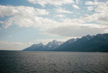 美国-黄石国家公园私享行+盐湖城往返-连续用车（4）日游.【专业行程定制，精选热门景点，高效游玩不走回头路，贴心服务保障，轻松】