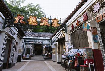 香港头等舱一日游【20人小团+高端纯玩无购物+无自费】【搭乘叮叮车漫游港岛，伴随着悠长叮叮声，吹着热风，享受午后的宁静。】