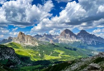 意大利多洛米蒂一日游【威尼斯往返+8人精品/大巴团可选】【意大利秘境多洛米蒂，中文客服在线协助】