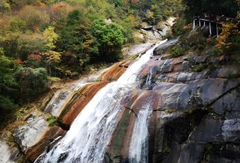 汉中-光雾山十八月潭-红寺湖-精品一日【2-6人私家团】【1、全程优秀服务人员贴心服务，汉中市区上门接送，可接十点抵达高铁，更加方便出行！】