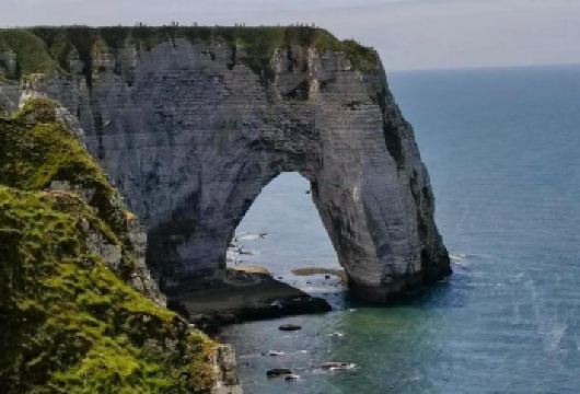 法国象鼻山+埃特勒塔花园一日游【埃特勒塔小镇位于法国诺曼底，是一个美丽的海滨小镇，因象鼻山而闻名。该小镇被誉为“法国第一海岸”。】