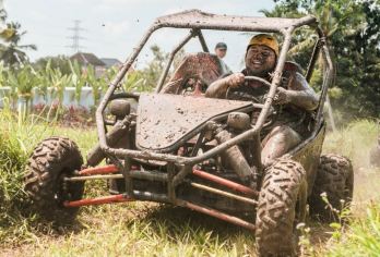 乌布UTV越野车探险和瀑布游览【终极巴厘岛丛林探险：惊险刺激的乌布UTV越野车之旅，以及探访标志性的隐秘瀑布 体验乌布的精华：惊险刺激的UTV越野车丛林探险，搭配清爽宜人的瀑布 巴厘岛自然之旅：驾驶全地形越野车征服崎岖泥泞的小路，随后欣赏乌布壮丽瀑布的美景】