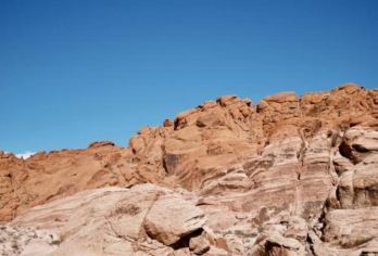 美国拉斯维加斯红岩峡谷+七彩石一日游/行程可调-可定制多日游【精选热门景点，高效游玩不走回头路，深度了解文化内涵，贴心服务保障，轻松享受旅程，性价比超高的旅行。】