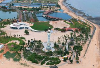 湛江徐闻菠萝的海+南极村一日游【优选当地专业司导+时间自由】【[增值服务]赠送香水小菠萝（切好），品尝当地特色水果.详情费用可咨询：135—6053—4568】