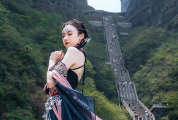 张家界天门山国家森林公园一日游【门票+索道往返+玻璃栈道】【[品质纯玩]多套餐可选，8人团、16人团、经典大团，精选好时段。】