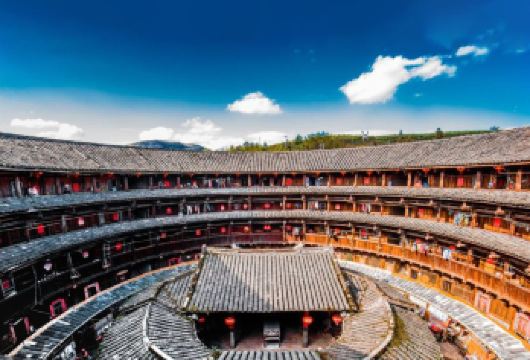 南靖云水谣古镇+永定土楼王丨双景区一日游【特牌服务保障】【[团型升级]可选5人、6人、8人商务小团，可选豪华头等舱优享团；赠登楼，安排本地人趣味讲解。】