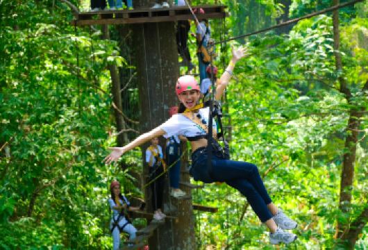【赠泰服体验】普吉岛Hanuman World丛林飞跃半日游【[赠泰服体验]：预订两人，可赠痞幼同款泰服体验1份（需提前预约体验时间），具体看详情图文详情介绍】
