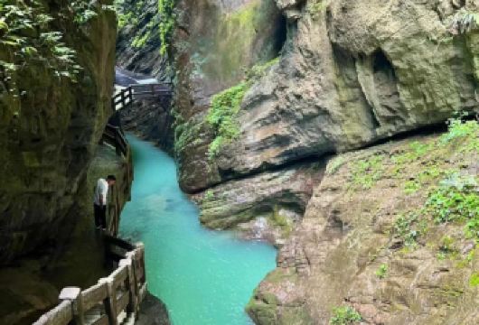 【舒适私家团|9点出发】武隆天生三桥+龙水峡地缝一日游【亮点一：舒适私家团，根据人数安排对应车型，一单一团，不和陌生人拼车，全程无推销和购物！】