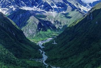 理小路一日游【360°景观公路丨森林、雪山、小桥、溪水、草甸【[缤纷景点]全新360°雪山景观公路：凉台沟、结斯沟、大二普等宝藏风景区一网打尽，让旅游要素拉满！】