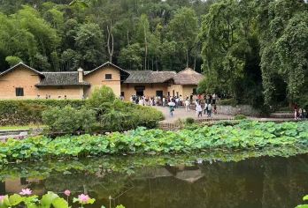 韶山毛主席故居+铜像广场+纪念馆+刘少奇故里花明楼一日活动【[深度畅玩]游览伟人的故乡，不去特产店；传播红色正能量，追根溯源，励志前行 纯玩0购】